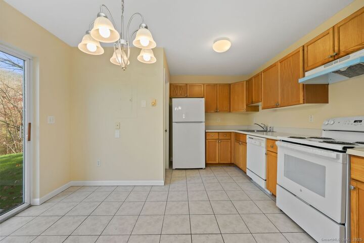 Property Photo:  92 Hamden Avenue Apt 4  CT 06704 