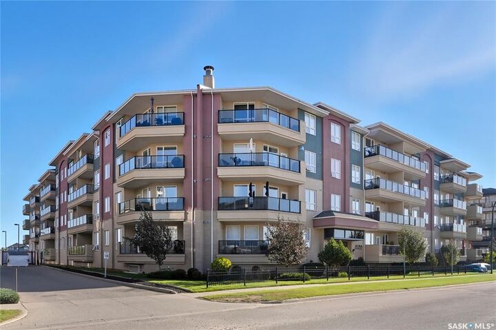 Property Photo:  158 Pawlychenko Lane 201  SK S7V 0C3 