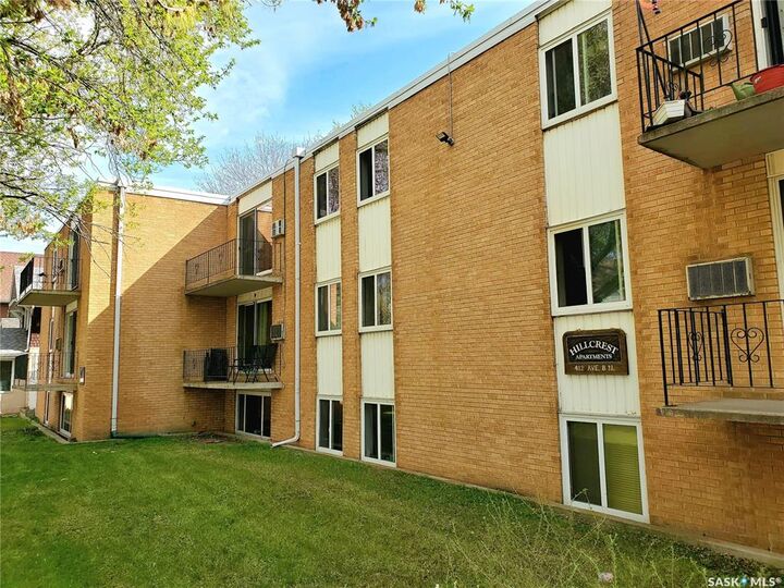 Property Photo: 412 B Avenue N SK S7L 1E4