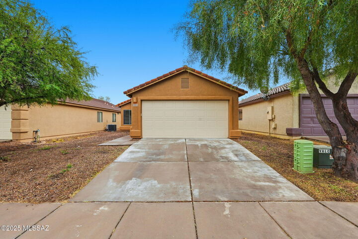 Property Photo: 6939 S Creek Run Avenue AZ 85756