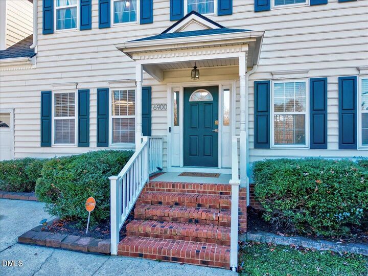 Property Photo:  6900 Whittlesea Place  NC 27616 