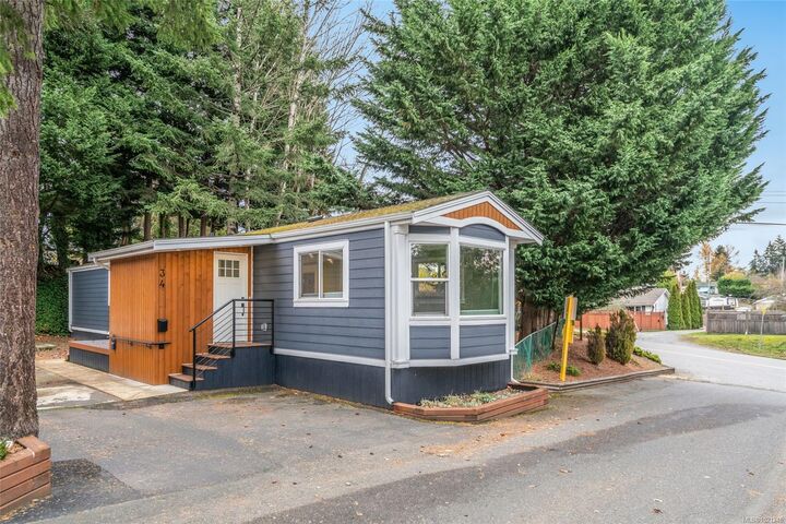 Property Photo: 80 Fifth St 34 BC V9R 1N1