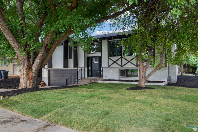 Property Photo:  8657 S 910 E  UT 84094 