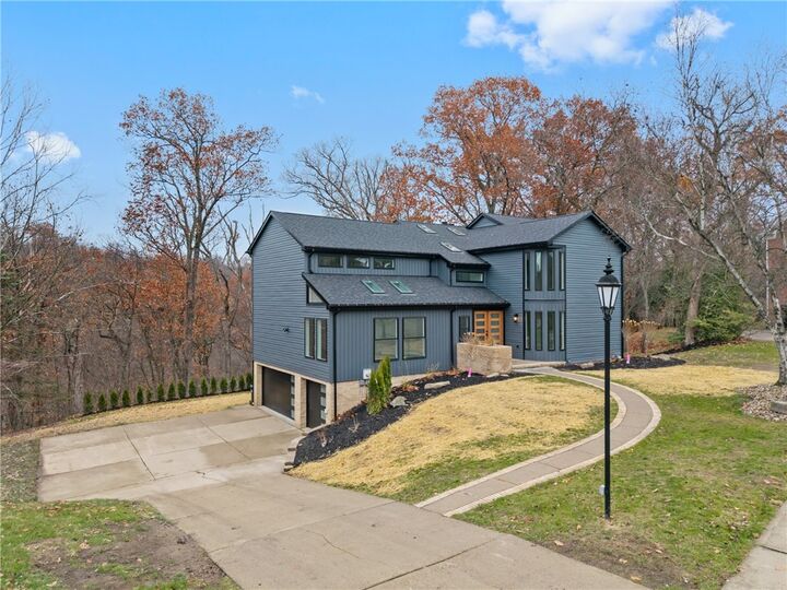 Property Photo:  10492 Olde Villa Dr  PA 15044 