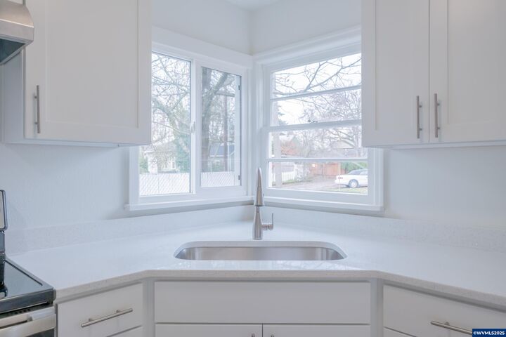 1690 Trade St SE  Salem OR 97301 photo