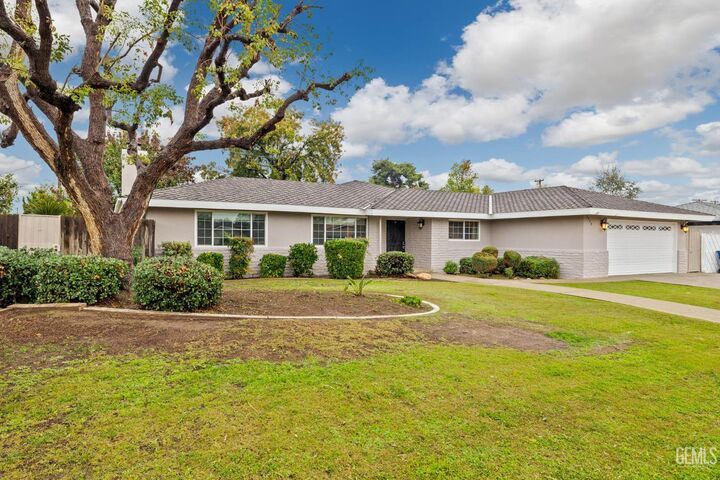 Property Photo:  6008 Eugene Place  CA 93308 