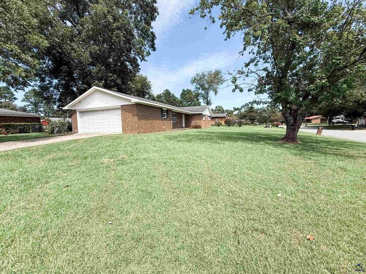 Property Photo: 128 Barnesdale Dr GA 31093