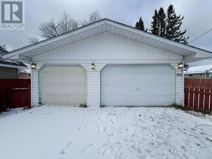 Property Photo: 916-918 Victoria Avenue N ON P9A 2E5