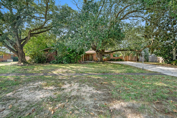 Property Photo:  655 NE Merioneth Drive  FL 32547 