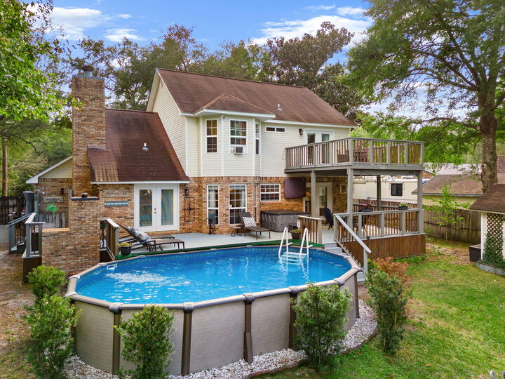 Property Photo:  110 Rodney Drive  FL 32439 