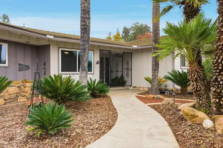 Property Photo:  1720 W Barstow Avenue  CA 93711 