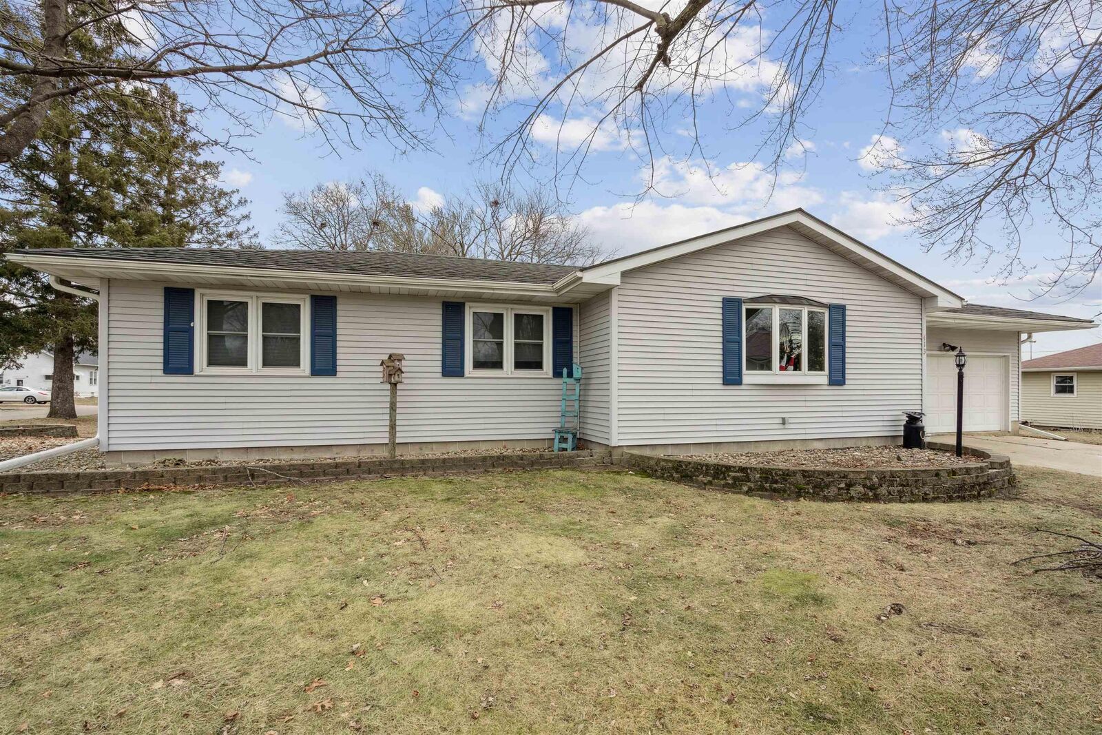 Property Photo: 413 4th Ave NE IA 50662