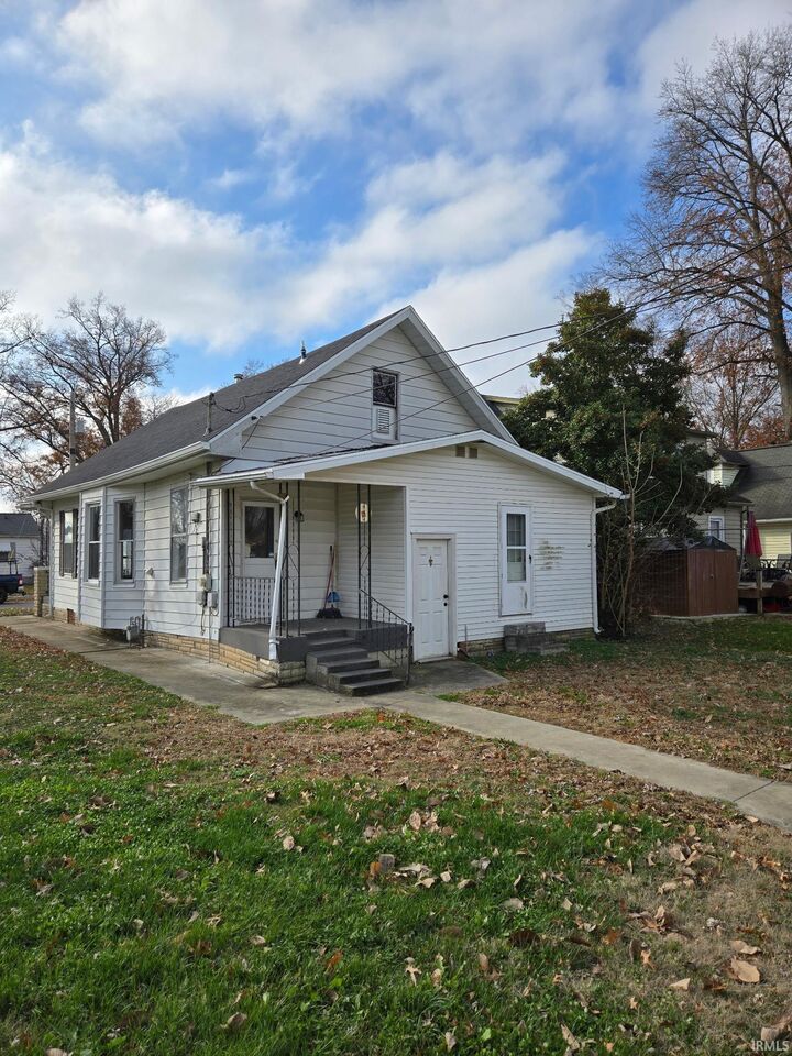 Property Photo:  1820 E Illinois Street  IN 47711 