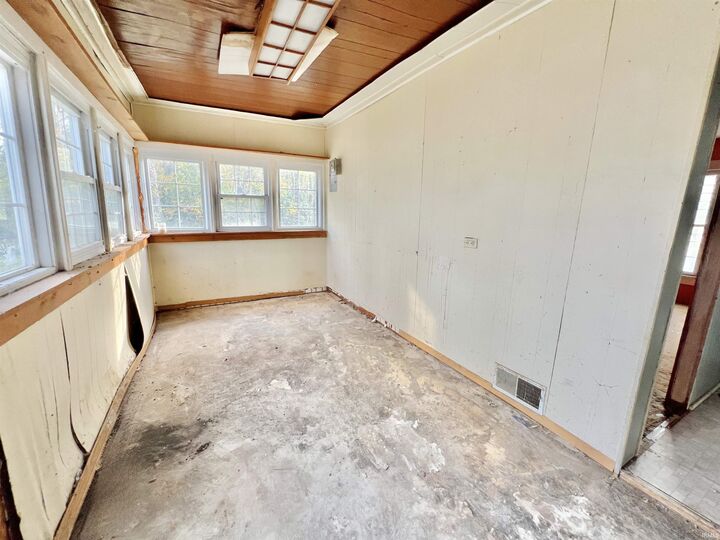 Property Photo:  10170 W 565 S  IN 47665 