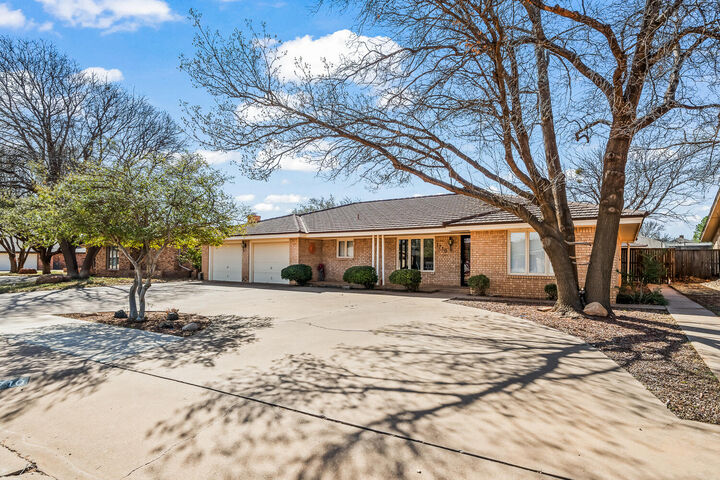 Property Photo: 1710 E Hester Street TX 79316