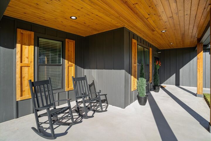 Property Photo: 190 Shady Oaks TX 75904