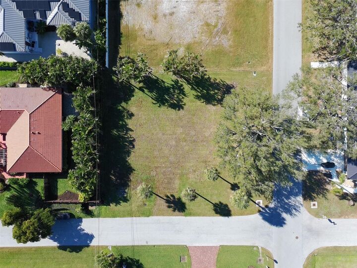 Property Photo:  702 Hibiscus Drive  FL 34285 