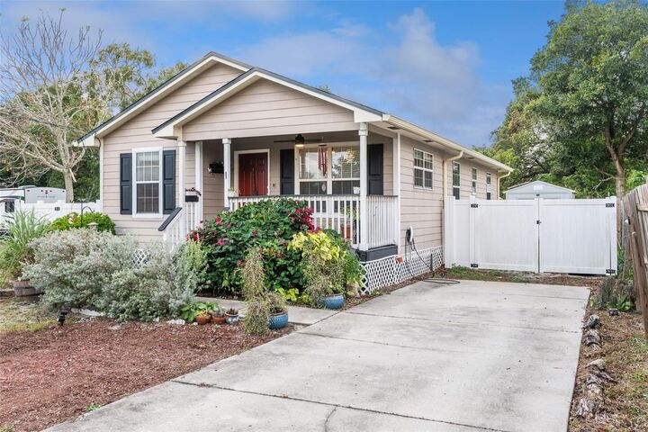 Property Photo:  320 N. New Hampshire  FL 32712 