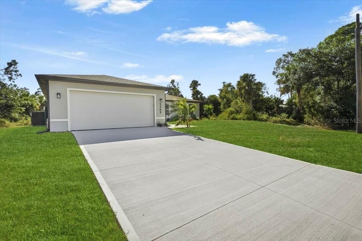 Property Photo:  5565 Lavender Avenue  FL 34288 