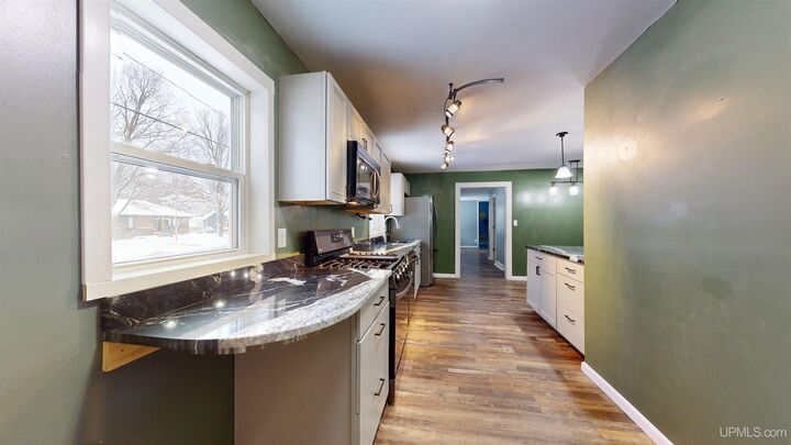 Property Photo:  1913 W Ridge Street  MI 49855 