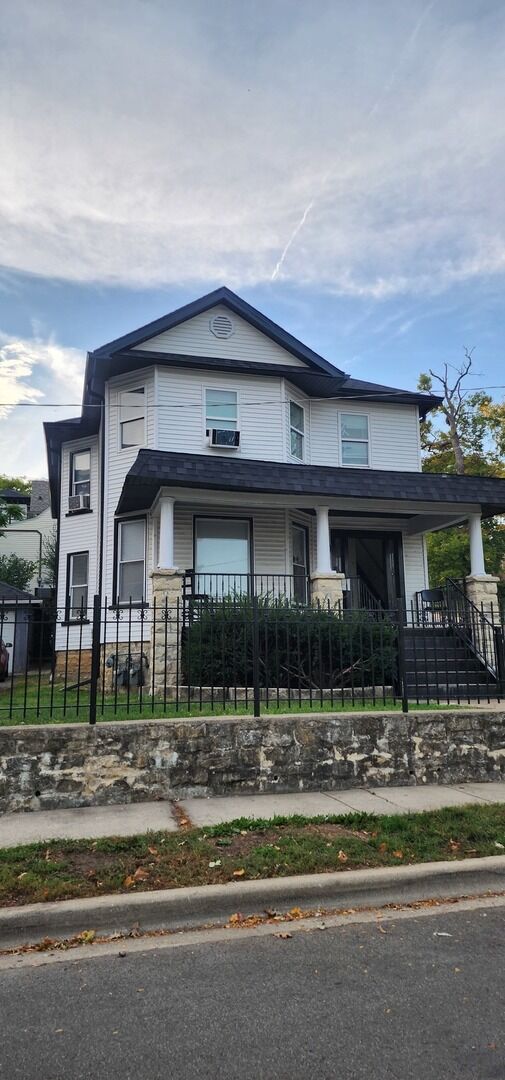 Property Photo:  1 S Cagwin Avenue 1  IL 60436 