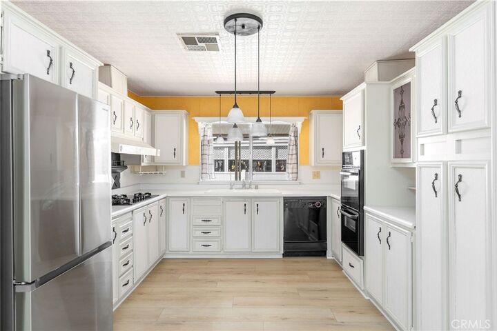 Property Photo:  29045 Calle Del Buho  CA 92563 