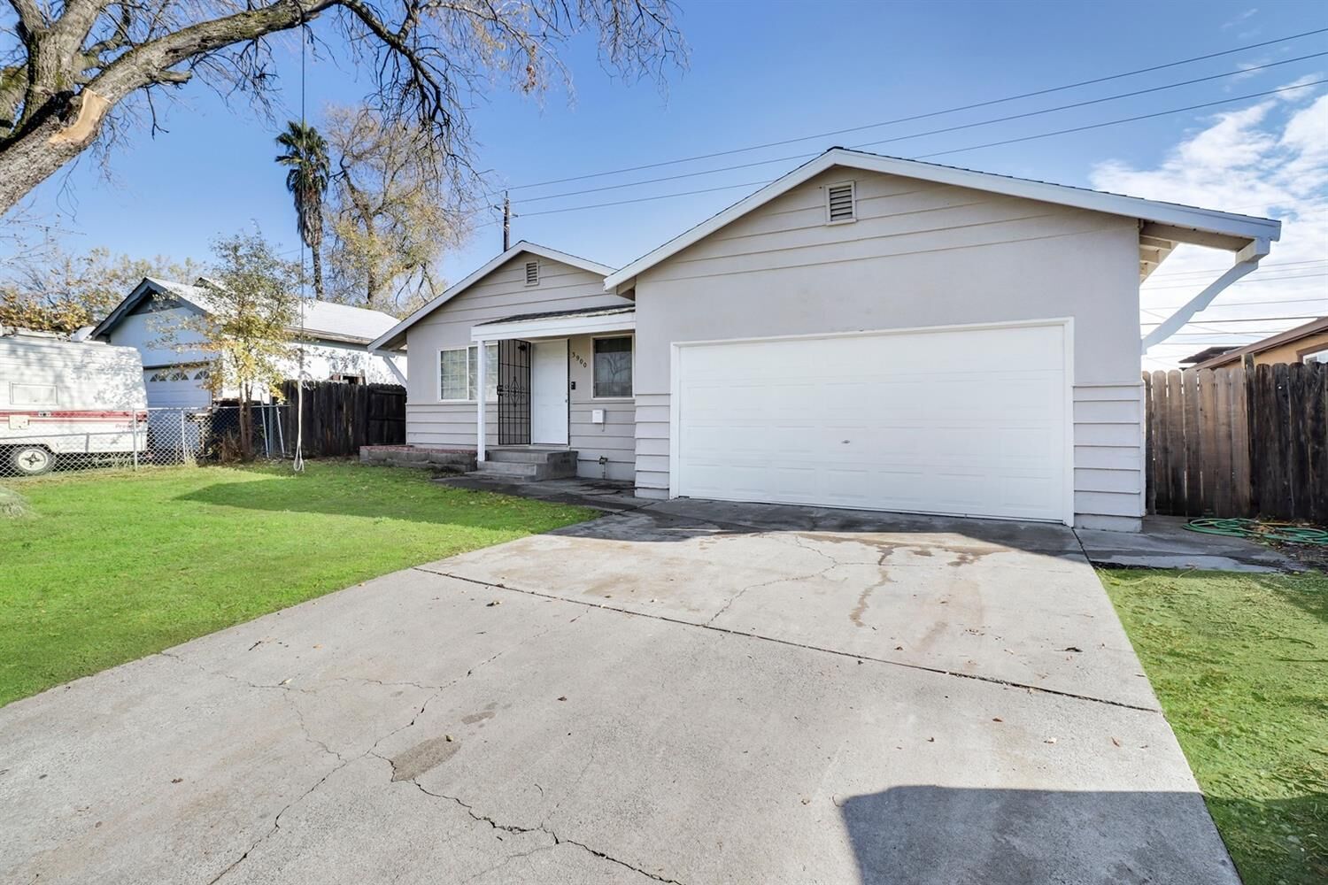 Property Photo: 3900 Santa Fe Way CA 95660