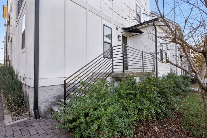 Property Photo: 208 N 9th St 1 TN 37206
