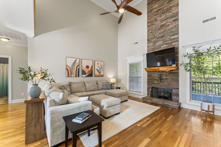 Property Photo:  520 Amberly St  TN 37129 