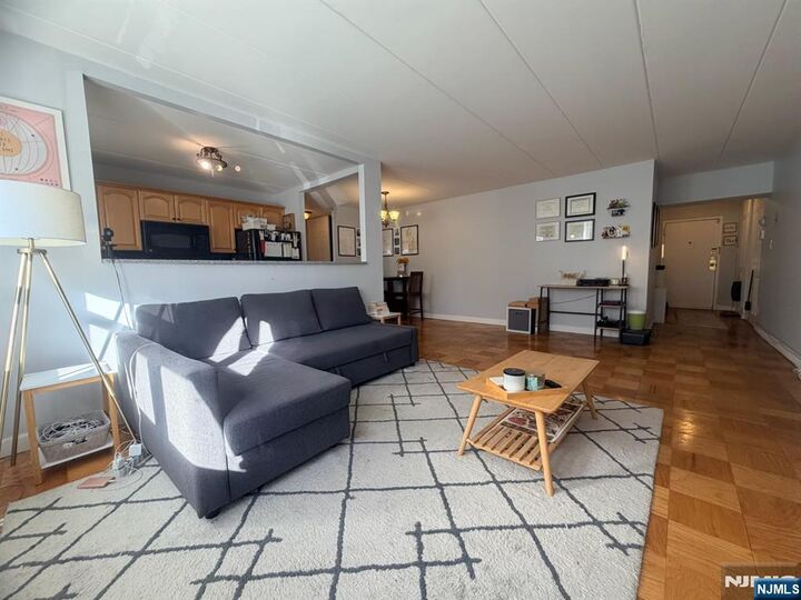 Property Photo:  25 Jefferson Street 3E  NJ 07601 