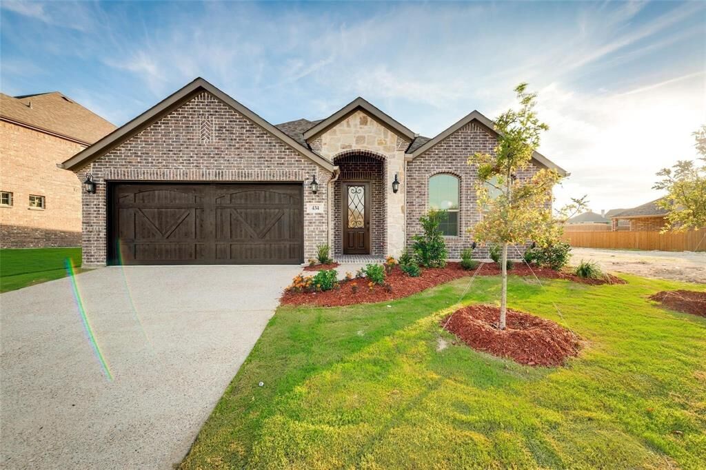 Property Photo:  434 Bentley Drive  TX 76065 