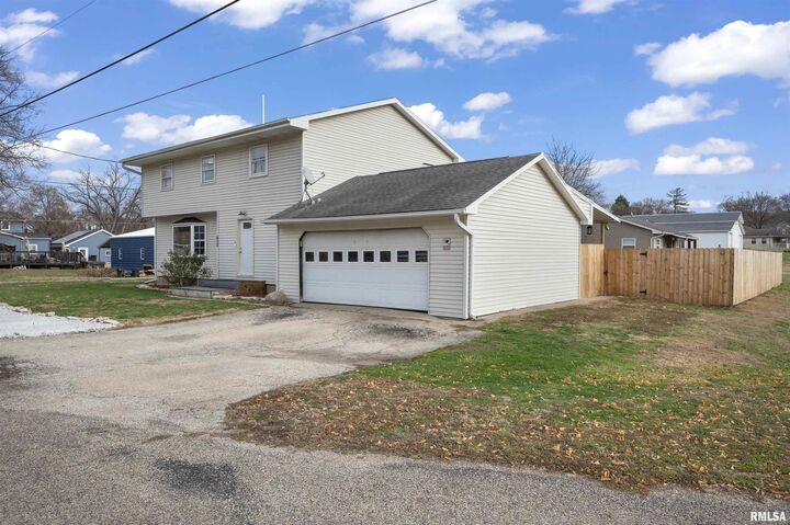 Property Photo: 400 Oregon Street IL 61611