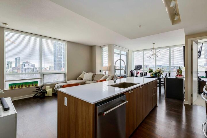 Property Photo: 626 14 Avenue SW 905 AB T2R 0X4