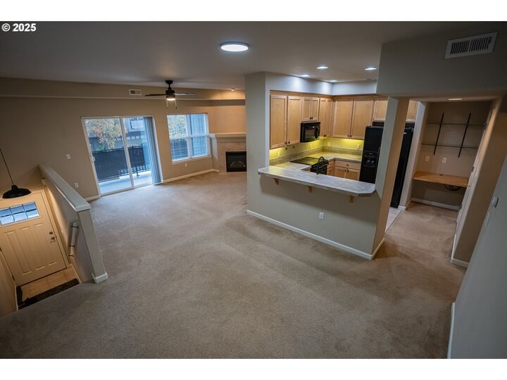 Property Photo:  10910 SW Huntington Ave  OR 97223 