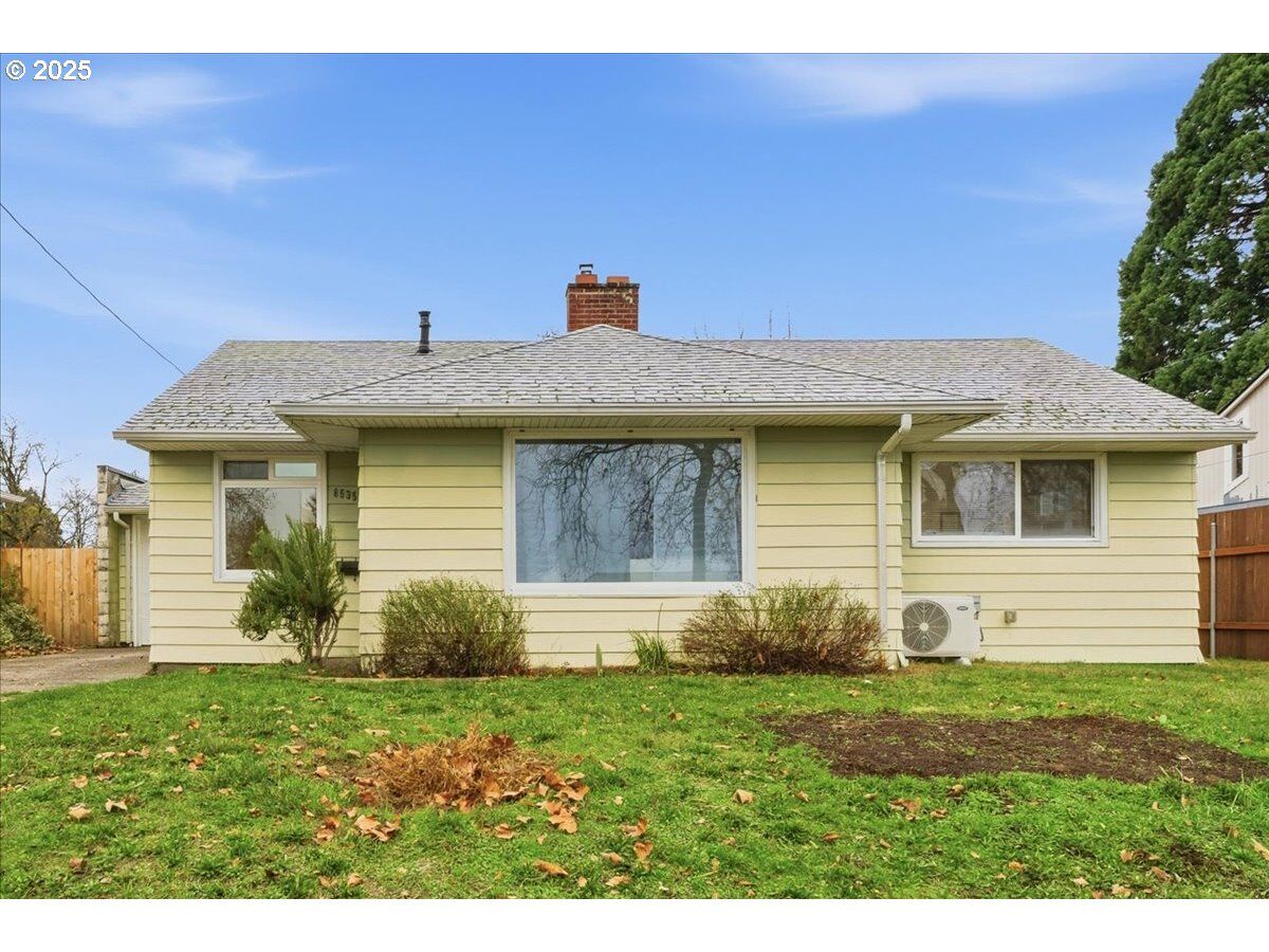 Property Photo: 8535 SE Stephens St OR 97216
