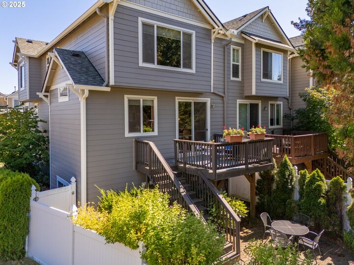 Property Photo:  20322 Noble Ln  OR 97068 