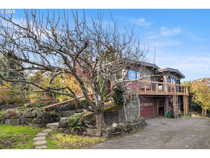 Property Photo:  2705 NW Pettygrove St  OR 97210 