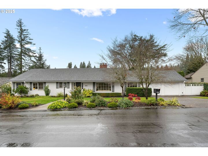Property Photo:  7695 SW Brentwood St  OR 97225 