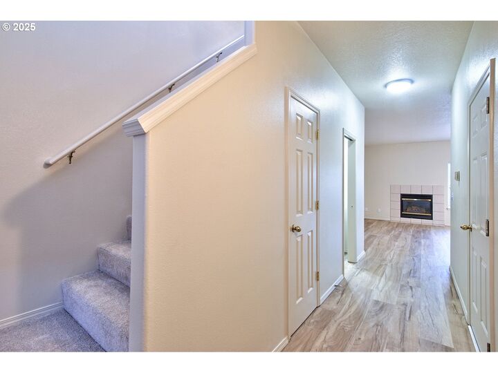 Property Photo: 1380 NE Birkshire Ct OR 97124