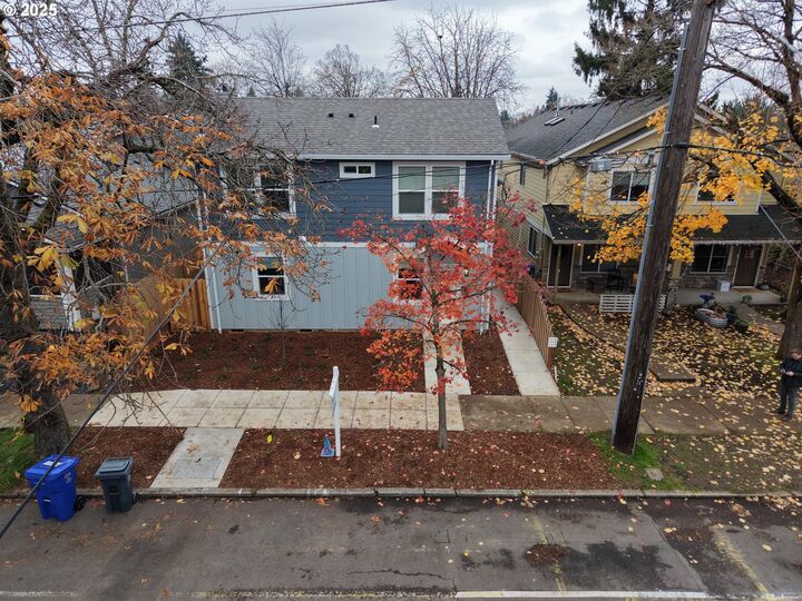 Property Photo:  6541 SE Woodstock Blvd  OR 97206 