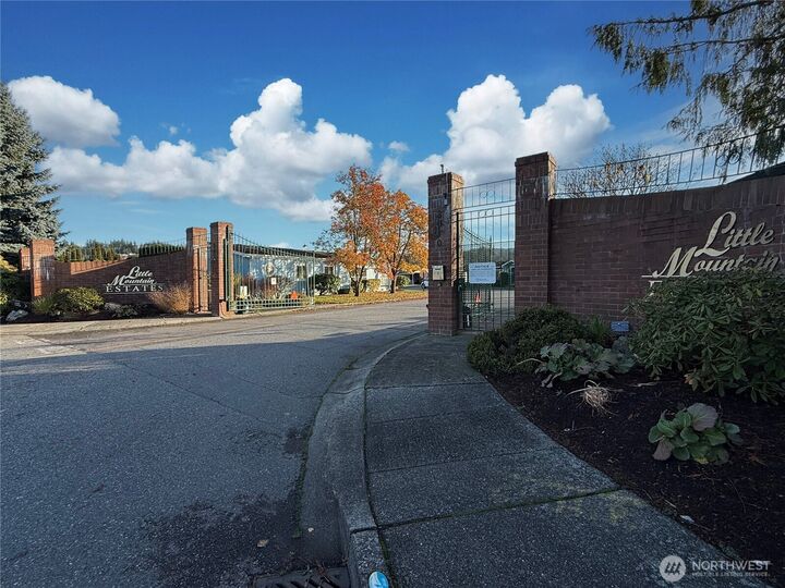 Property Photo: 2610 E Section Street 44 WA 98274