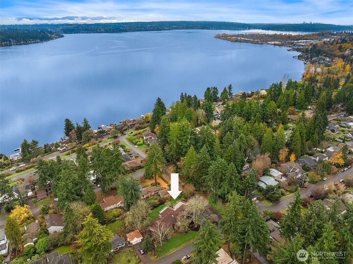 Property Photo:  10000  48th Avenue NE  WA 98125 
