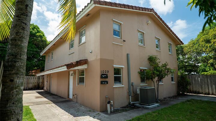 Property Photo:  1029 S C Street  FL 33460 