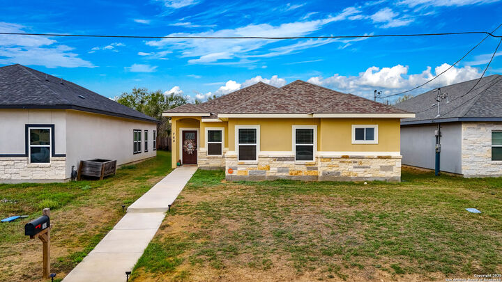 Property Photo: 760 Crestview TX 78114