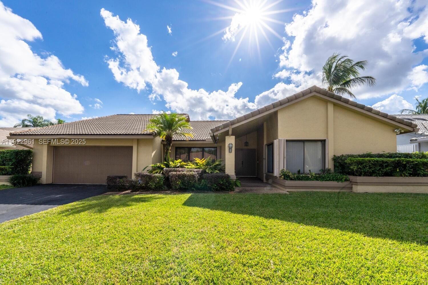 Property Photo: 9272 NW 18th St FL 33322