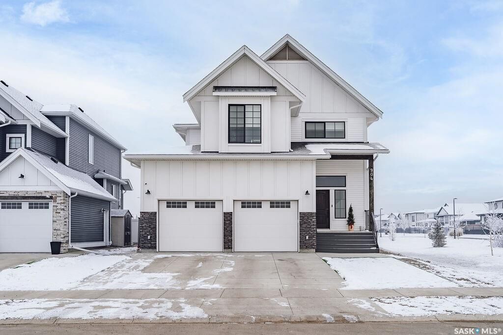 Property Photo:  904 Feheregyhazi Boulevard  SK S7W 1E1 