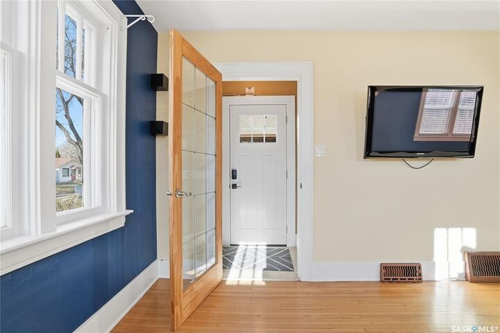 Property Photo:  1214 B Avenue N  SK S7L 1G3 