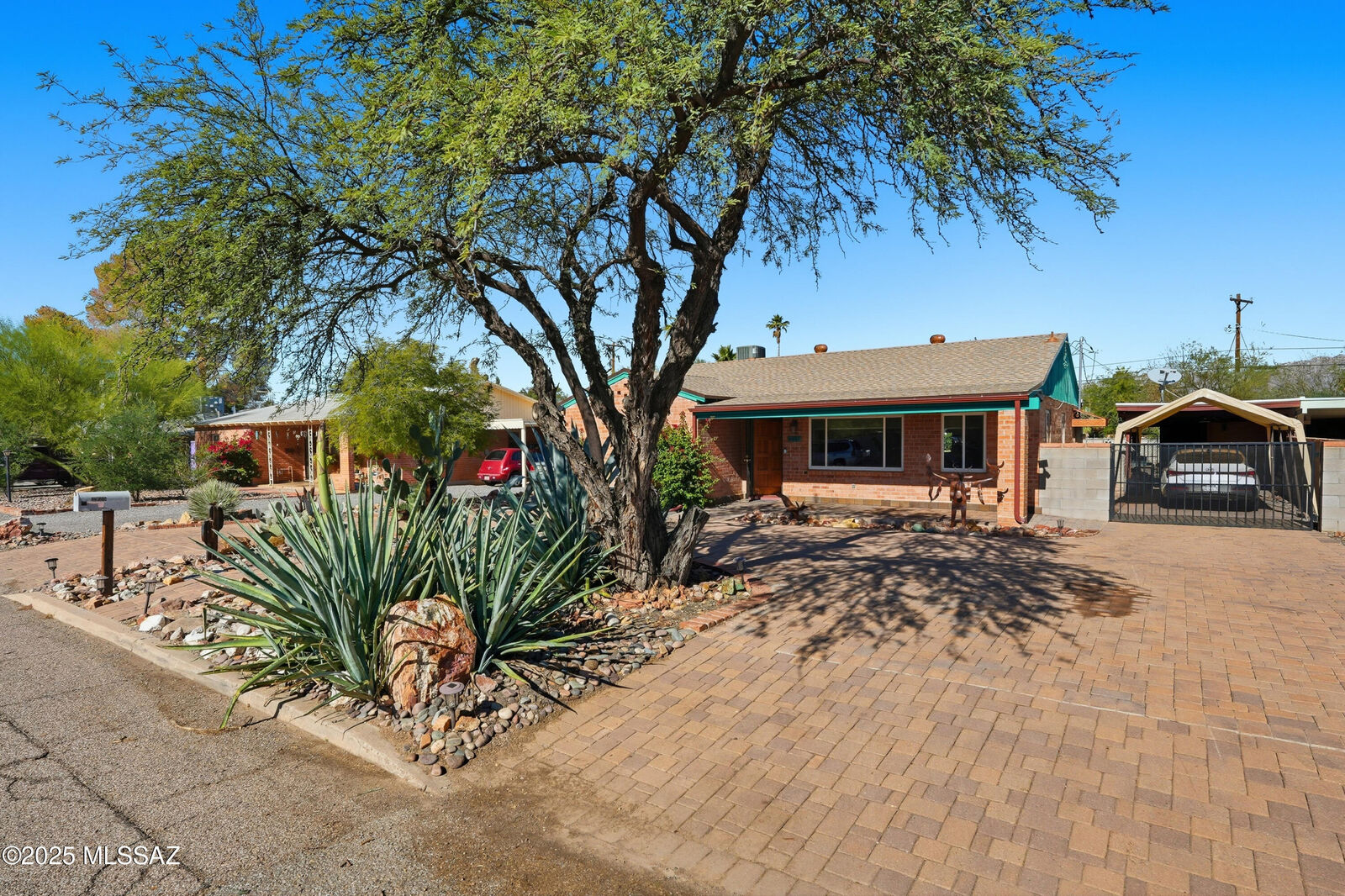 Property Photo:  2925 E Loretta Drive  AZ 85716 
