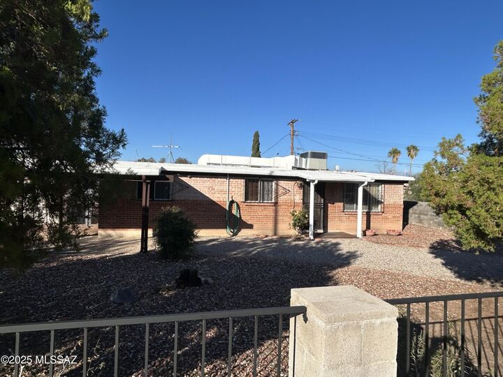 Property Photo: 5101 E 27th Street AZ 85711