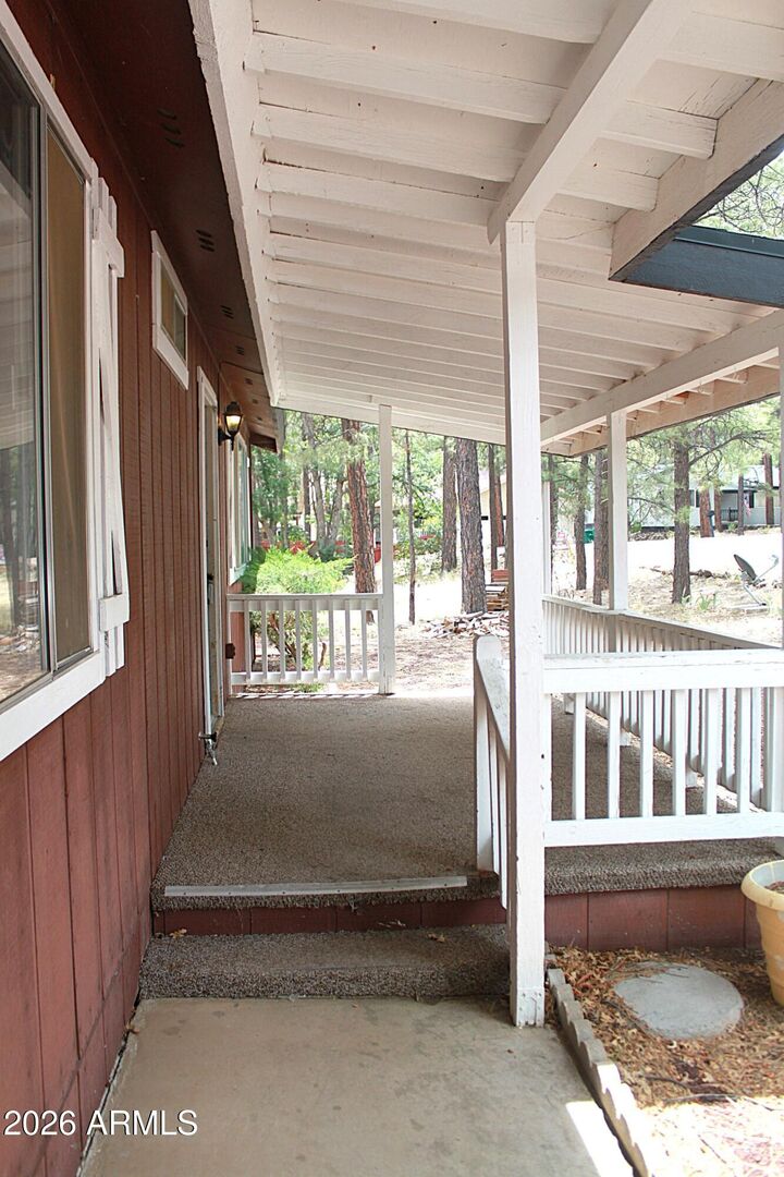 Property Photo:  901 N 46th Drive  AZ 85901 